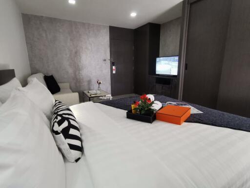 Studio bed Condo in Civic Place Khlong Tan Nuea Sub District C10167