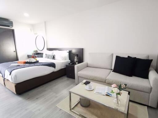 Studio bed Condo in Civic Place Khlong Tan Nuea Sub District C10167