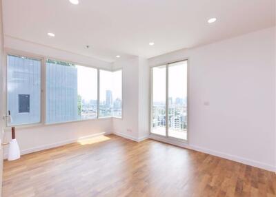 3 bed Condo in Baan Siri Thirty One Khlong Toei Nuea Sub District C10157