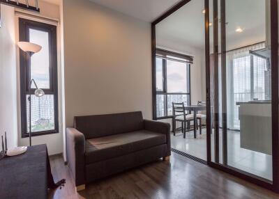 1 bed Condo in The Base Park East Sukhumvit 77 Phrakhanongnuea Sub District C10128