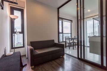 1 bed Condo in The Base Park East Sukhumvit 77 Phrakhanongnuea Sub District C10128