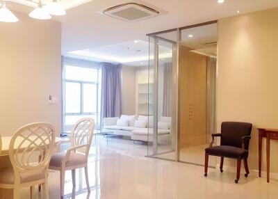 2 bed Condo in Grand Langsuan Lumphini Sub District C10110