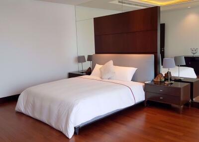 3 bed Condo in Royal Residence Park Lumphini Sub District C10089