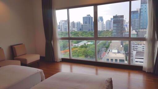 3 bed Condo in Royal Residence Park Lumphini Sub District C10089