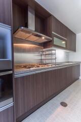 3 bed Condo in Avenue 61 Khlong Tan Nuea Sub District C10025