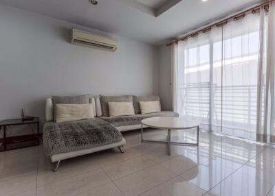 3 bed Condo in Avenue 61 Khlong Tan Nuea Sub District C10025