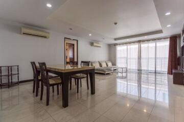 3 bed Condo in Avenue 61 Khlong Tan Nuea Sub District C10025