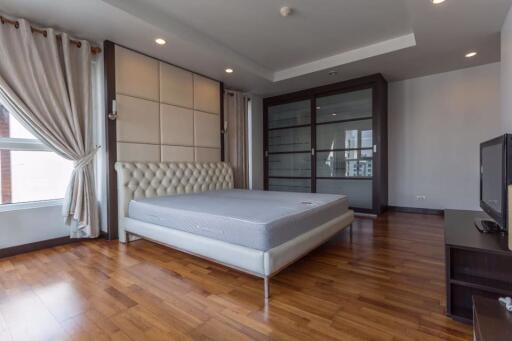 3 bed Condo in Avenue 61 Khlong Tan Nuea Sub District C10025