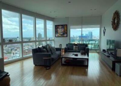 3 bed Condo in Millennium Residence Khlongtoei Sub District C10001