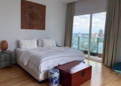 3 bed Condo in Millennium Residence Khlongtoei Sub District C10001