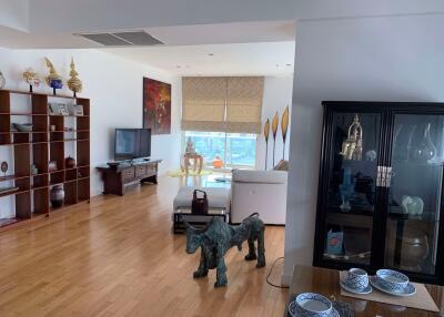 3 bed Condo in Millennium Residence Khlongtoei Sub District C09989