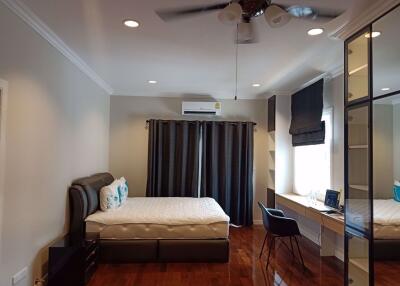 4 bed House in Fantasia Villa 4 Bang Na Sub District H05371