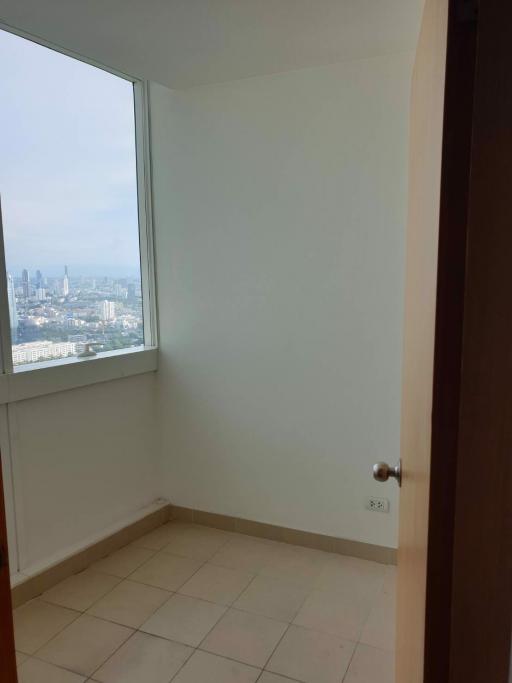 3 bed Condo in Millennium Residence Khlongtoei Sub District C09964