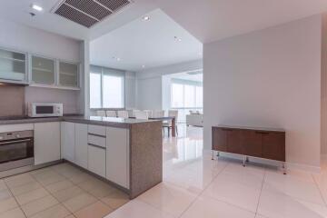 3 bed Condo in Millennium Residence Khlongtoei Sub District C09957