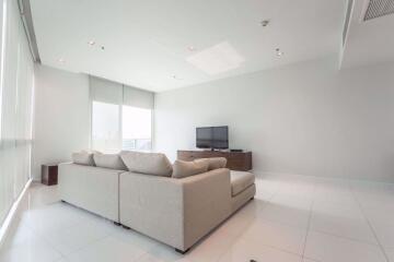 3 bed Condo in Millennium Residence Khlongtoei Sub District C09957