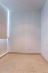 3 bed Condo in Millennium Residence Khlongtoei Sub District C09957