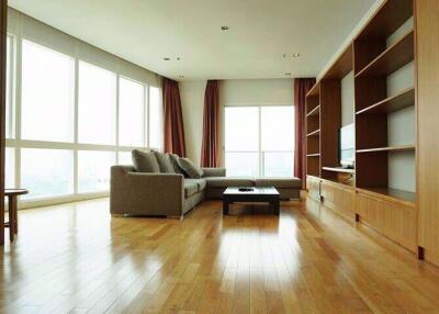 3 bed Condo in Millennium Residence Khlongtoei Sub District C09954