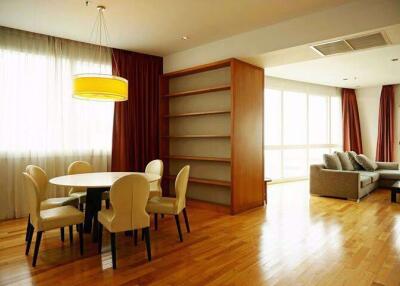 3 bed Condo in Millennium Residence Khlongtoei Sub District C09954