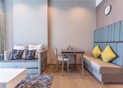 1 bed Condo in The Diplomat Sathorn Silom Sub District C09863