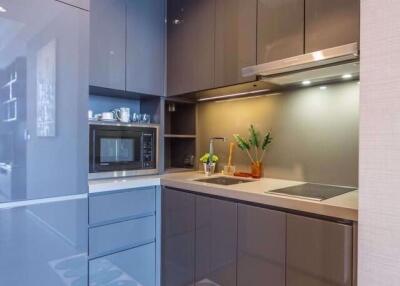 1 bed Condo in The Diplomat Sathorn Silom Sub District C09863