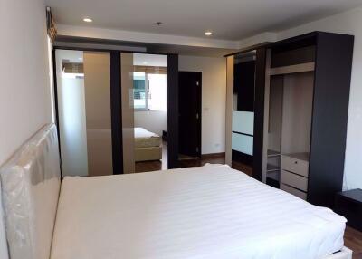 2 bed Condo in The Rajdamri Lumphini Sub District C09854