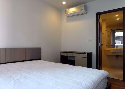 2 bed Condo in The Rajdamri Lumphini Sub District C09854