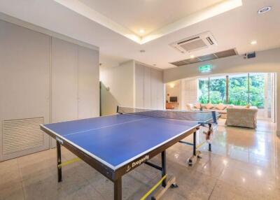 3 bed Condo in Bangkok Shortstay (Royal Apartment) Khlong Toei Nuea Sub District C09837