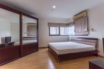 2 bed Condo in Sathorn Gardens Thungmahamek Sub District C09821