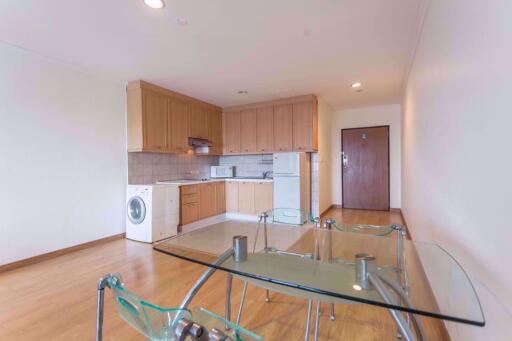 2 bed Condo in Sathorn Gardens Thungmahamek Sub District C09821