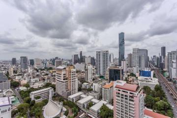 2 bed Condo in The Diplomat Sathorn Silom Sub District C09775