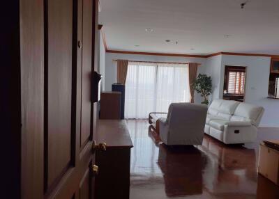 3 bed Condo in Top View Tower Khlong Tan Nuea Sub District C09772