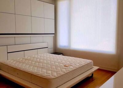 2 bed Condo in The Empire Place Yan Nawa Sub District C09771