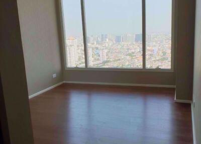 3 bed Condo in Menam Residences Wat Phraya Krai Sub District C09768