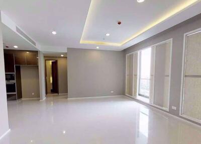 3 bed Condo in Menam Residences Wat Phraya Krai Sub District C09768