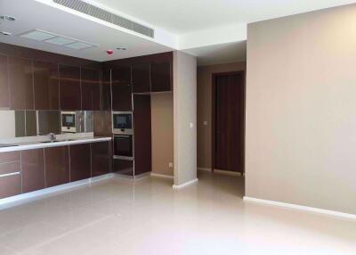 3 bed Condo in Menam Residences Wat Phraya Krai Sub District C09768