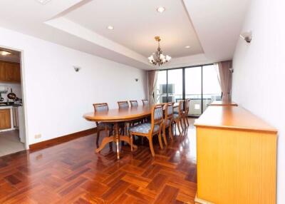 4 bed Condo in Las Colinas Khlong Toei Nuea Sub District C09763