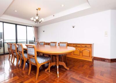 4 bed Condo in Las Colinas Khlong Toei Nuea Sub District C09763