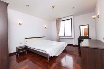 4 bed Condo in Las Colinas Khlong Toei Nuea Sub District C09763