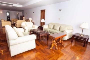 4 bed Condo in Las Colinas Khlong Toei Nuea Sub District C09763