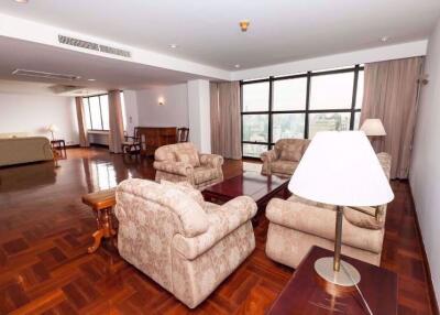 4 bed Condo in Las Colinas Khlong Toei Nuea Sub District C09763