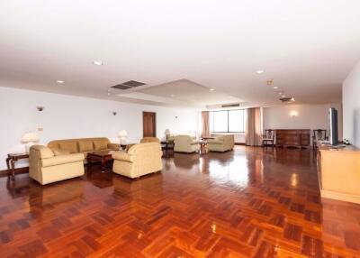 4 bed Condo in Las Colinas Khlong Toei Nuea Sub District C09763