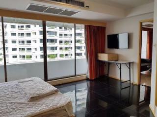 3 bed Condo in Diamond Tower Silom Sub District C09755