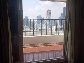 1 bed Condo in Diamond Tower Silom Sub District C09728