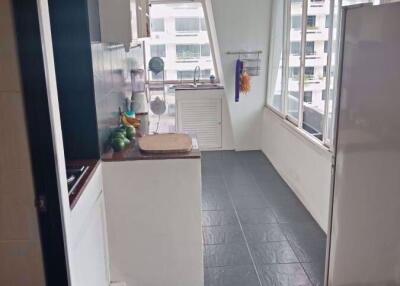 1 bed Condo in Diamond Tower Silom Sub District C09728