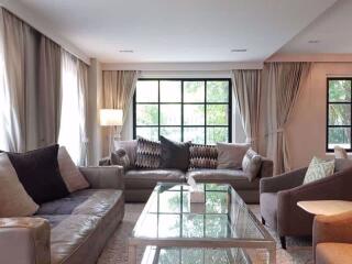 3 bed Duplex in Penthouse Condominium Phrakhanongnuea Sub District D09165