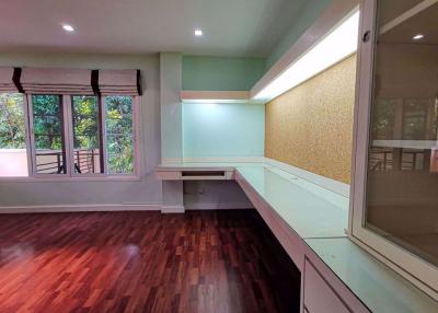 3 bed House in Urban Sathorn Bangchak Sub District H05364