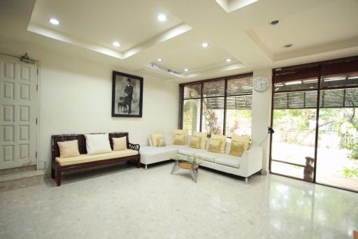 5 bed House Bang Na Sub District H05363