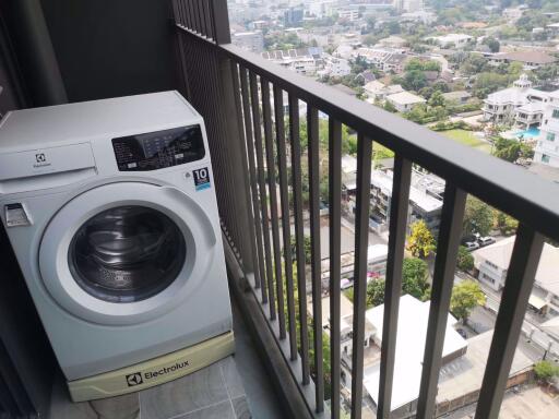 1 bed Condo in C Ekkamai Khlong Tan Nuea Sub District C09690