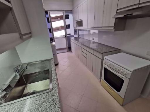 3 bed Condo in Kanta Mansion Khlongtan Sub District C09687