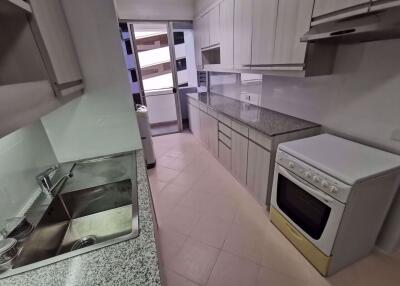 3 bed Condo in Kanta Mansion Khlongtan Sub District C09687